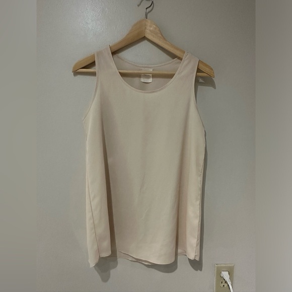 Bundle of sleeveless tops - Picture 2 of 16